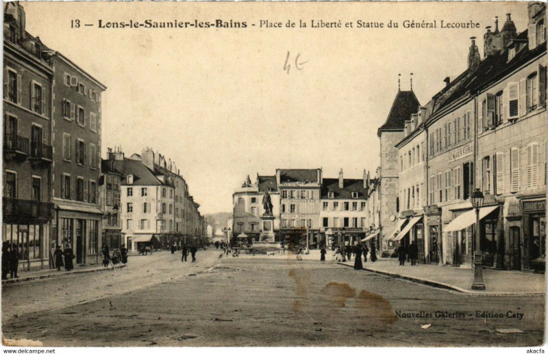 Carte postale ancienne Lons Saunier- Place de Liberte Statue du General Lecourbe France à Our