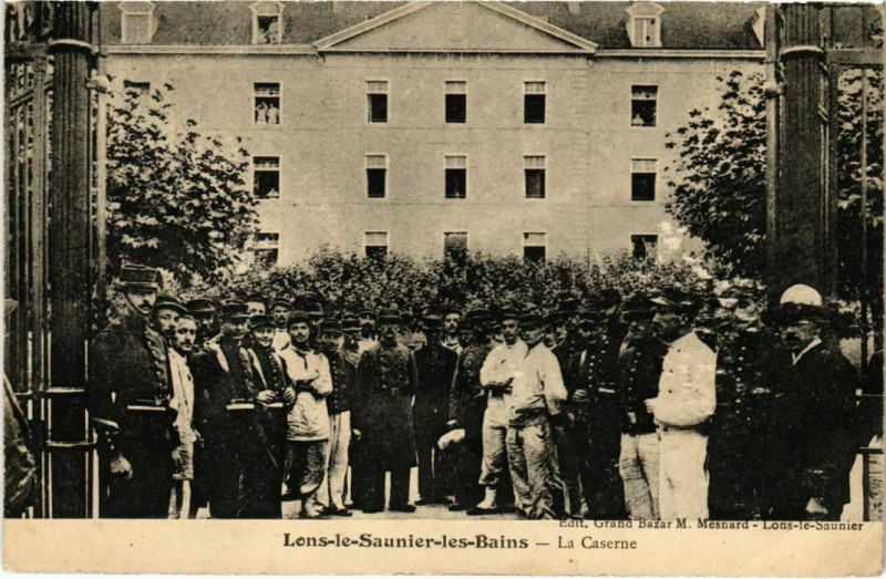Carte postale ancienne Lons le Saunier- La Caserne France- à Lons-le-Saunier