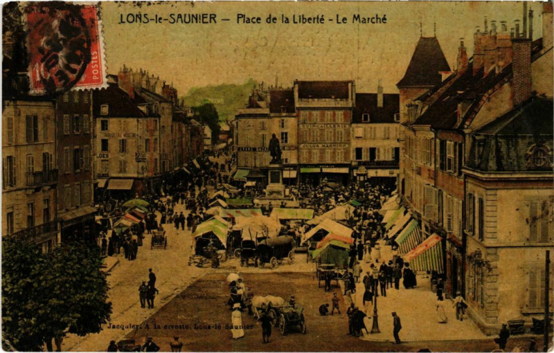 Carte postale ancienne Lons le Saunier- Place de la Liberte,le Marche France- à Lons-le-Saunier