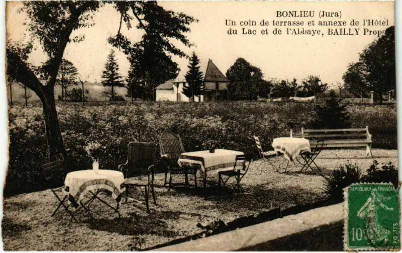 Carte postale ancienne Bonlieu- Un coin de terrasse et annexe de l'Hotel du Lac France- à Bonlieu