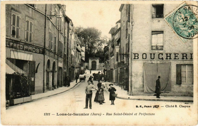 Carte postale ancienne Lons le Saunier- Rue Saint Desire et Prefecture France- à Lons-le-Saunier