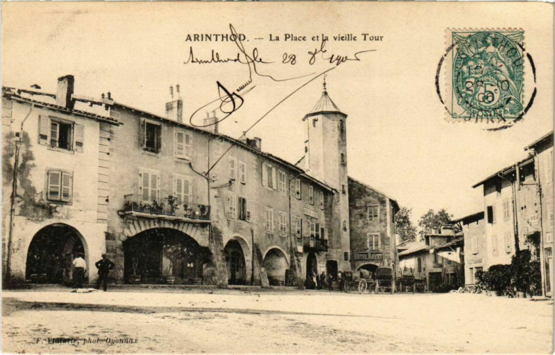 Carte postale ancienne Arinthod- La Place et la vieille Tour France à Arinthod