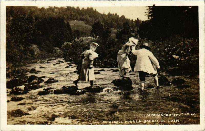 Carte postale ancienne Moulin du Saut- Passage pour la source de l'ain France à Our