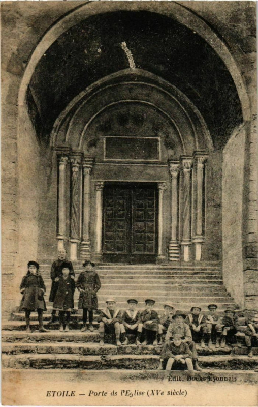 Carte postale ancienne Etoile- Porte de l'Eglise France