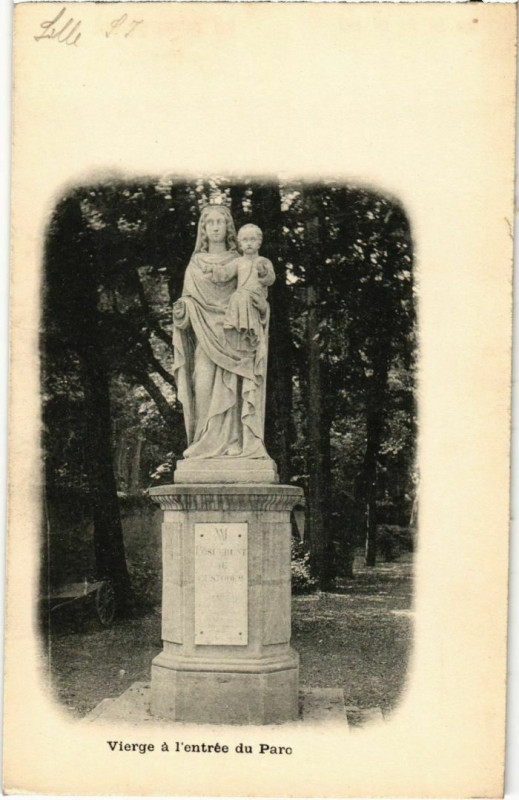 Carte postale ancienne Vierge a l'entree du Parc France