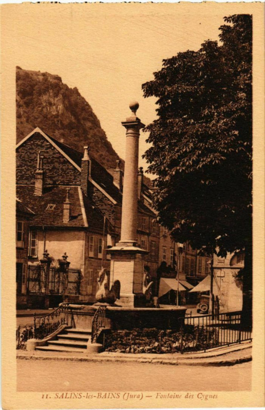 Carte postale ancienne Salins les Bains- Fontaine de Cygnes France à Salins-les-Bains