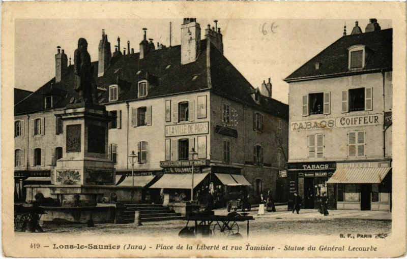Carte postale ancienne Lons le Saunier- Place de la Liberte France à Lons-le-Saunier