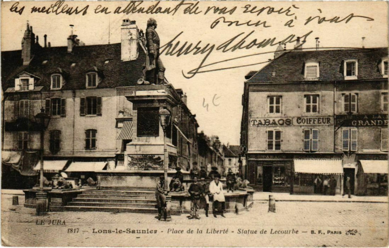 Carte postale ancienne Lons le Saunier- Place de la Liberte ,Statue de Lecourbe France à Lons-le-Saunier