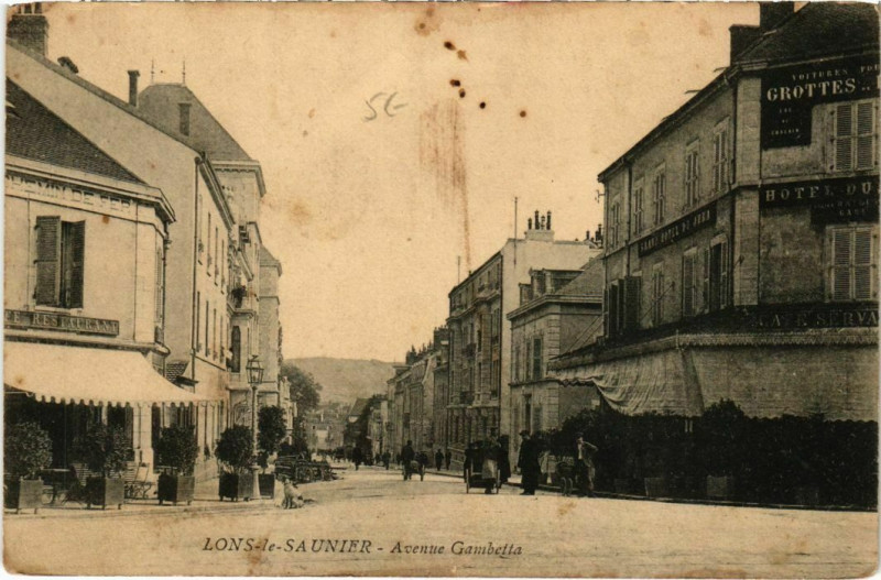 Carte postale ancienne Lons le Saunier- Avenue Gambetta France à Lons-le-Saunier
