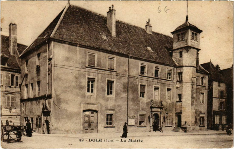 Carte postale ancienne Dole- La Mairie France à Dole