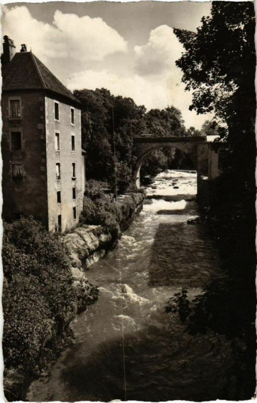 Carte postale ancienne Champagnole- Les bords de l'Ain France à Champagnole