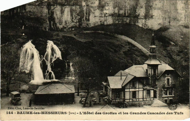 Carte postale ancienne Baume les Messieurs- Hotel des Grottes&Cascade des Tufs France à Baume-les-Messieurs