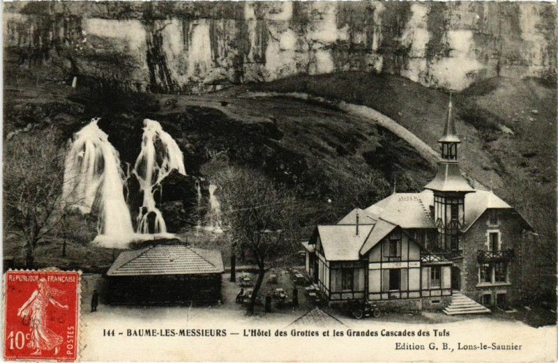 Carte postale ancienne Baume les Messieurs- Hotel des Grottes&Cascade des Tufs France à Baume-les-Messieurs