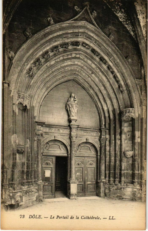 Carte postale ancienne Dole- Le Portail de la Cathedrale France à Dole