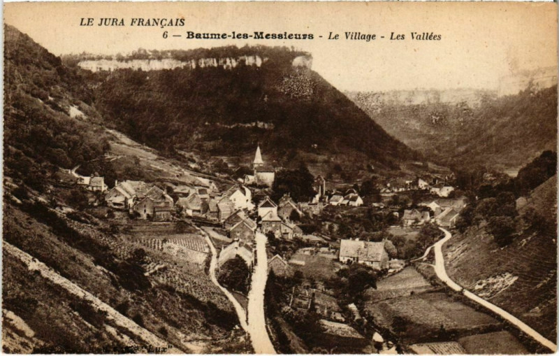 Carte postale ancienne Baume les Messieurs- Le Village, Les Vallees France à Baume-les-Messieurs
