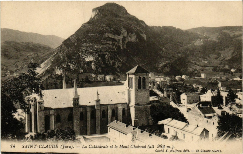 Carte postale ancienne Saint-Claude - La Cathedrale et le Mont Chaboud - Jura à Saint-Claude