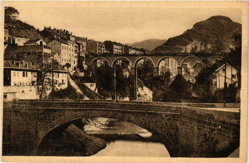 Carte postale ancienne Saint-Claude Le Pont d'Avignon et le Viaduc. à Saint-Claude