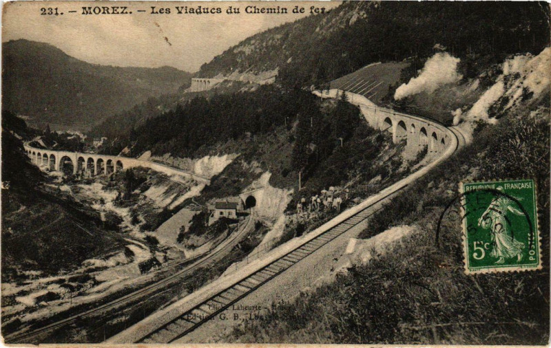 Carte postale ancienne Morez Les Viaducs du Chemin de Fer. à Chemin