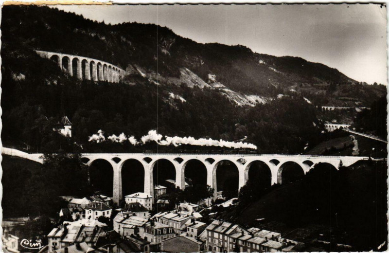 Carte postale ancienne Morez Le Bas de la Ville et les quatre Viaducs.