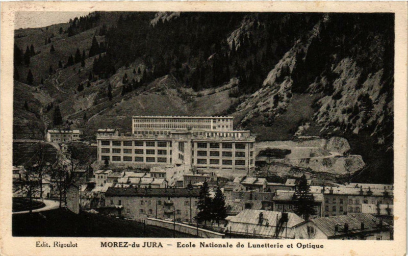 Carte postale ancienne Morez du Jura Ecole Nationale de Lunetterie et Optique.