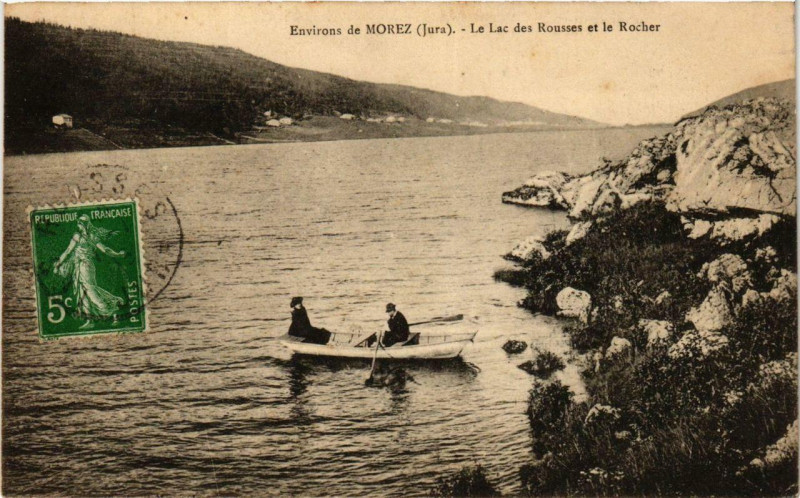 Carte postale ancienne Env. De Morez Le Lac des Rousses et le Rocher.