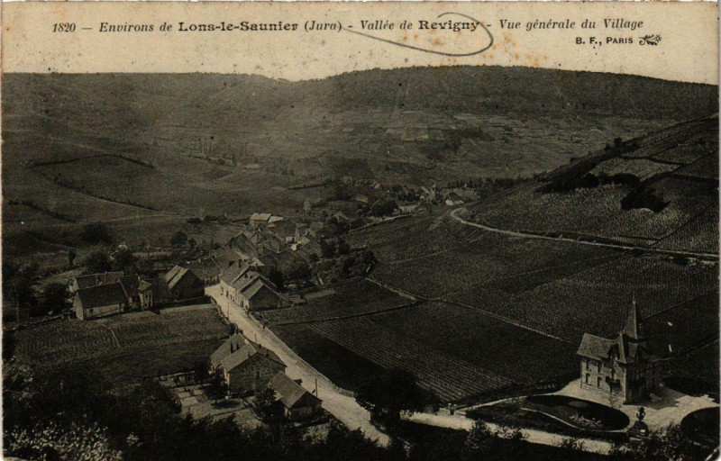 Carte postale ancienne Env. De Lons-le-Saunier Vallée de Revigny vue générale du Village. à Lons-le-Saunier