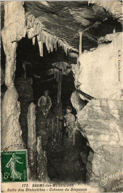 Carte postale ancienne Baume-les-Messieurs Salle des Stalactites Colonne du Diapason. à Baume-les-Messieurs