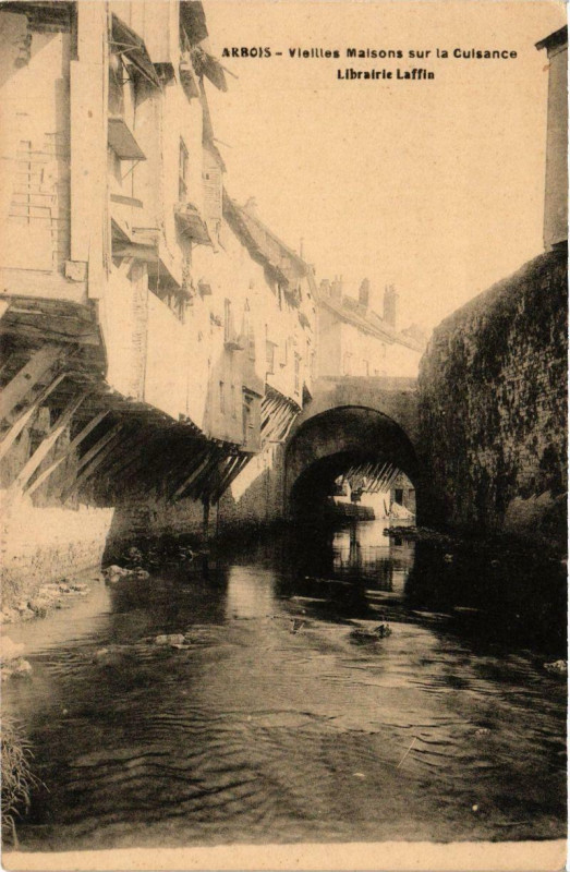Carte postale ancienne Arbois Vieilles Maisons sur la Cuisance. à Arbois