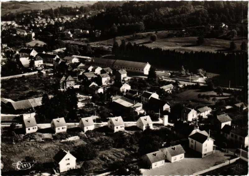 Carte postale ancienne Montmorot Vue générale aerienne à Montmorot