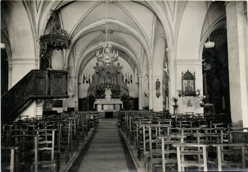 Carte postale ancienne Interieur de la chapelle