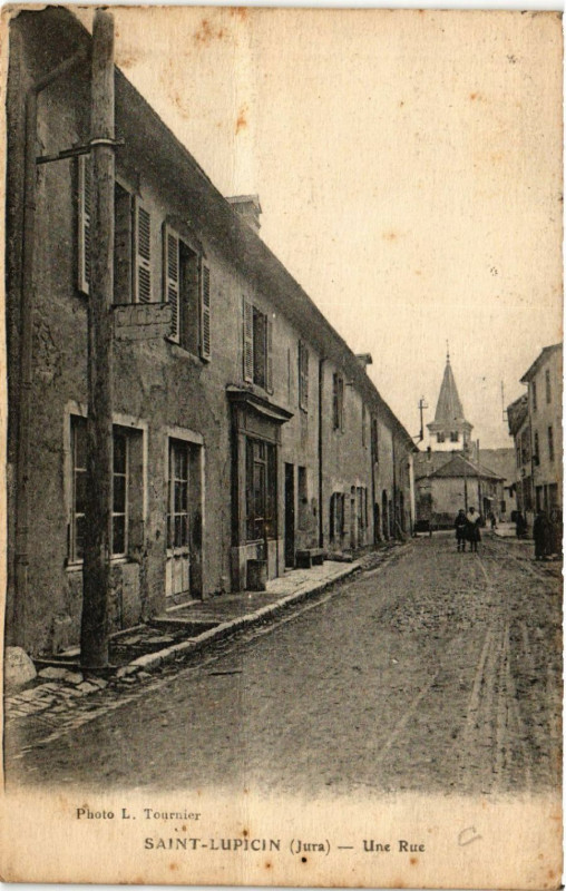 Carte postale ancienne Saint-Lupicin Une Rue