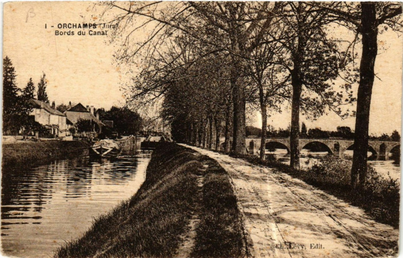 Carte postale ancienne Orchamps Bords du Canal à Orchamps