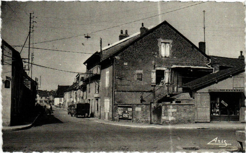 Carte postale ancienne Montmorot Rue Jean Jaures à Montmorot
