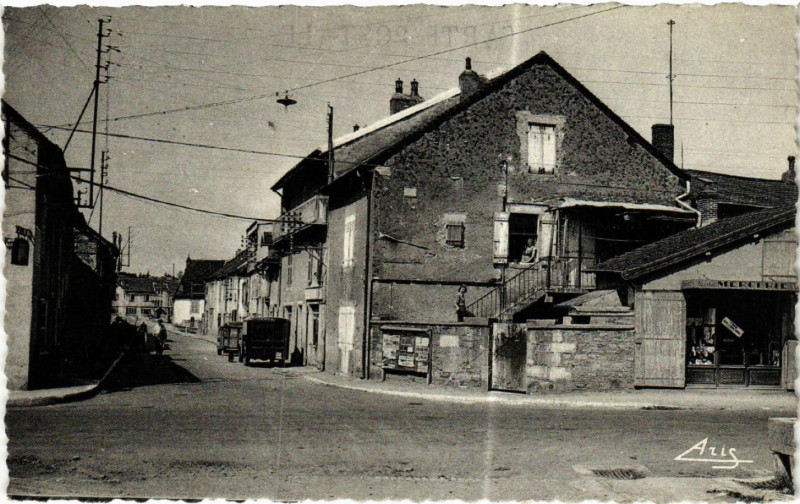 Carte postale ancienne Montmorot Rue Jean Jaures à Montmorot