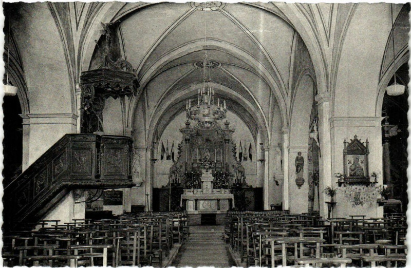 Carte postale ancienne Montmorot Interieur de l'Eglise à Montmorot