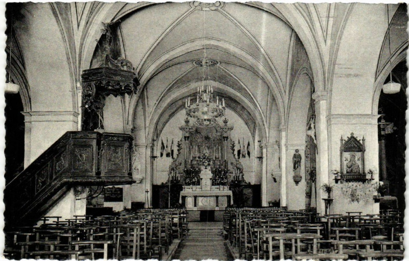 Carte postale ancienne Montmorot Interieur de l'Eglise à Montmorot