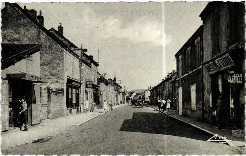 Carte postale ancienne Montmorot Grande Rue à Montmorot