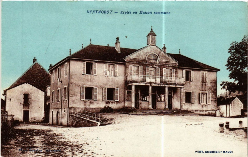 Carte postale ancienne Montmorot Ecoles ou Maison commune à Montmorot