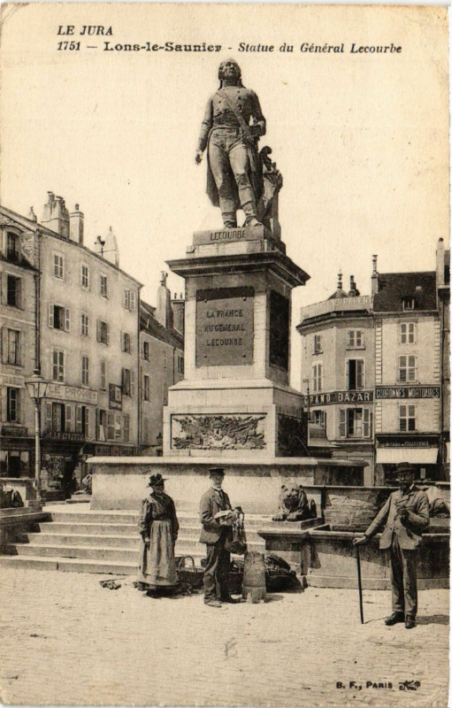 Carte postale ancienne Lons le Saunier Statue de General Lecourbe à Lons-le-Saunier