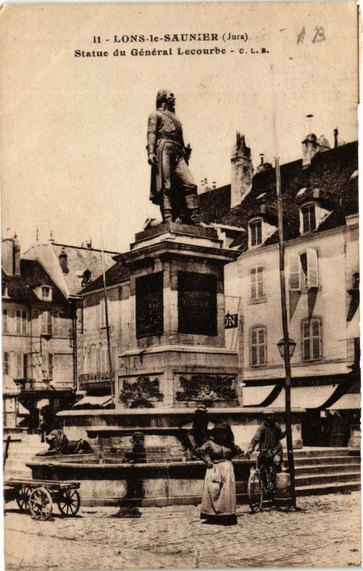 Carte postale ancienne Lons le Saunier Statue de General Lecourbe à Lons-le-Saunier
