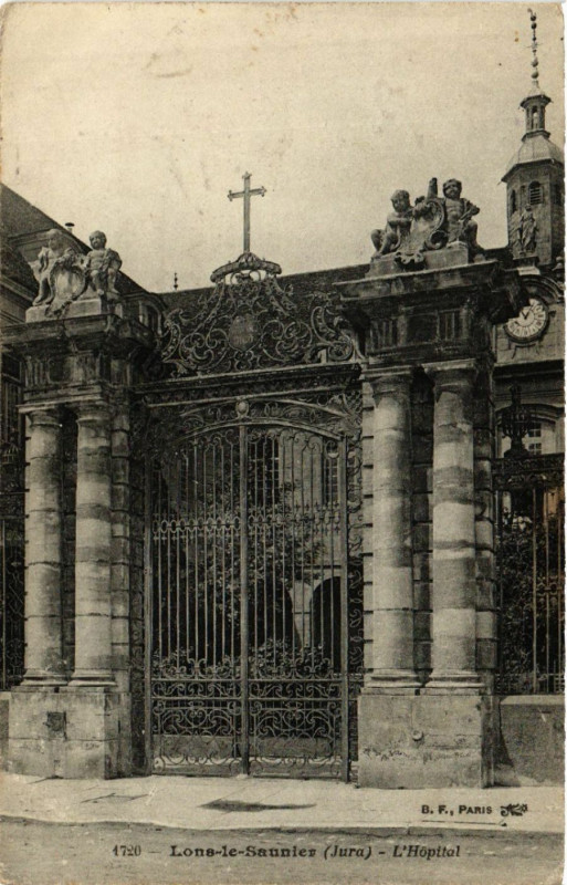 Carte postale ancienne Lons le Saunier L'Hopital à Lons-le-Saunier