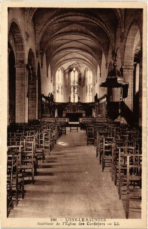 Carte postale ancienne Lons le Saunier Interieur de l'Eglise des Cordeliers à Lons-le-Saunier