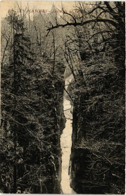 Carte postale ancienne Les Planches Defile de la Lannaux