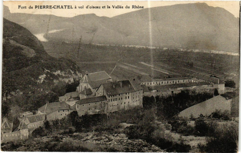 Carte postale ancienne Fort de Pierre Chatel a vol d'oisceau et la Vallée du Rhone