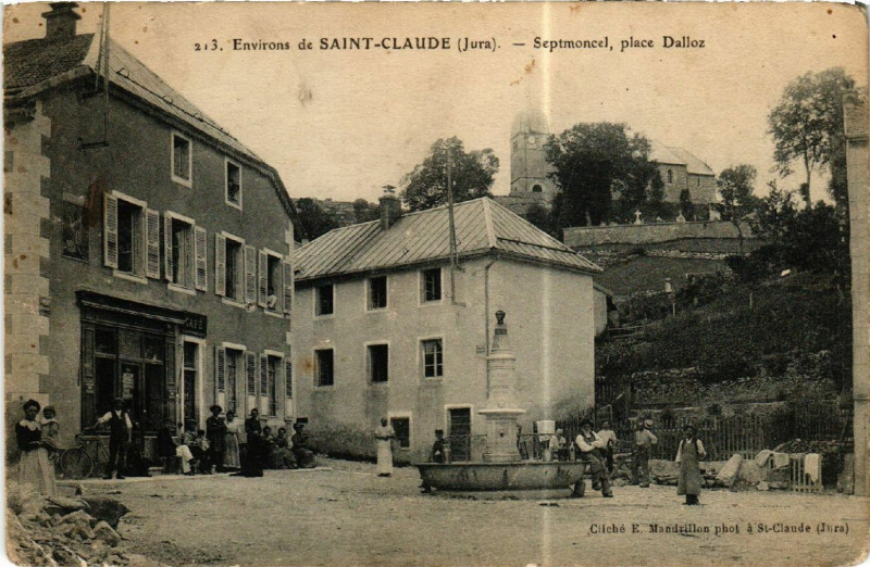 Carte postale ancienne Env.de Saint-Claude Septmoncel place Dalloz à Saint-Claude