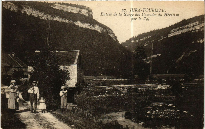 Carte postale ancienne Entrée de la Gorge des Cascades du Herisson par le Val