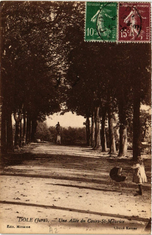 Carte postale ancienne Dole Une Allée du Cours Saint-Maurice à Dole