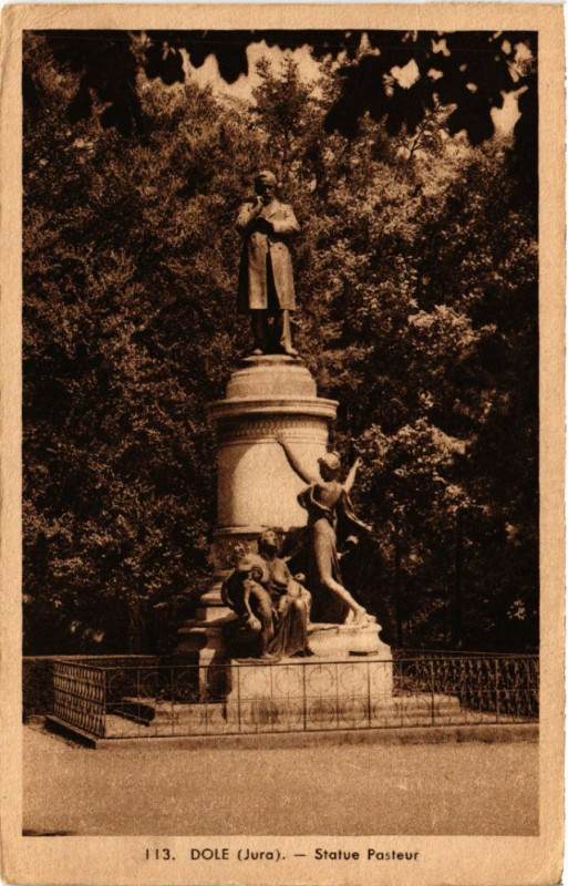 Carte postale ancienne Dole Statue Pasteur à Dole