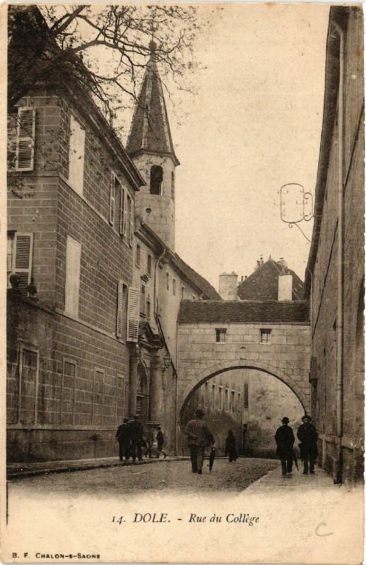 Carte postale ancienne Dole Rue du College à Dole