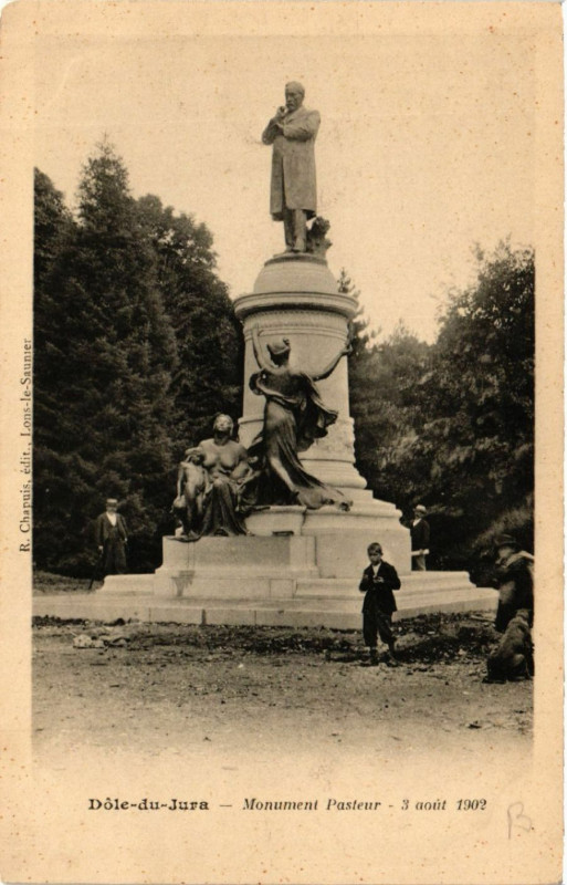 Carte postale ancienne Dole Monument Pasteur à Dole